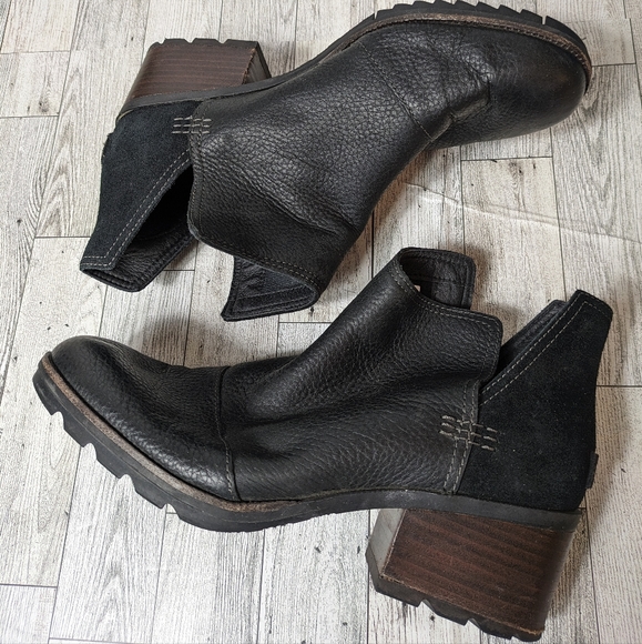 Sorel Shoes - Sorel black ankle boots